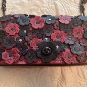 Coach 1941 Dinky with Tea Rose